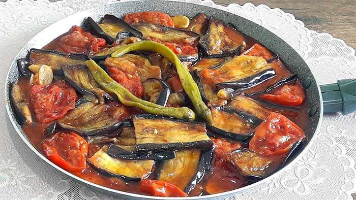 تاس کباب بادمجا‌نی با گوشت چرخ‌کرده