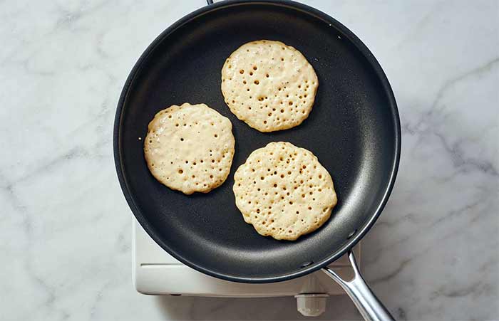 طرز تهیه پنکیک ساده تابه ای بدون شیر (فوق خوشمزه)